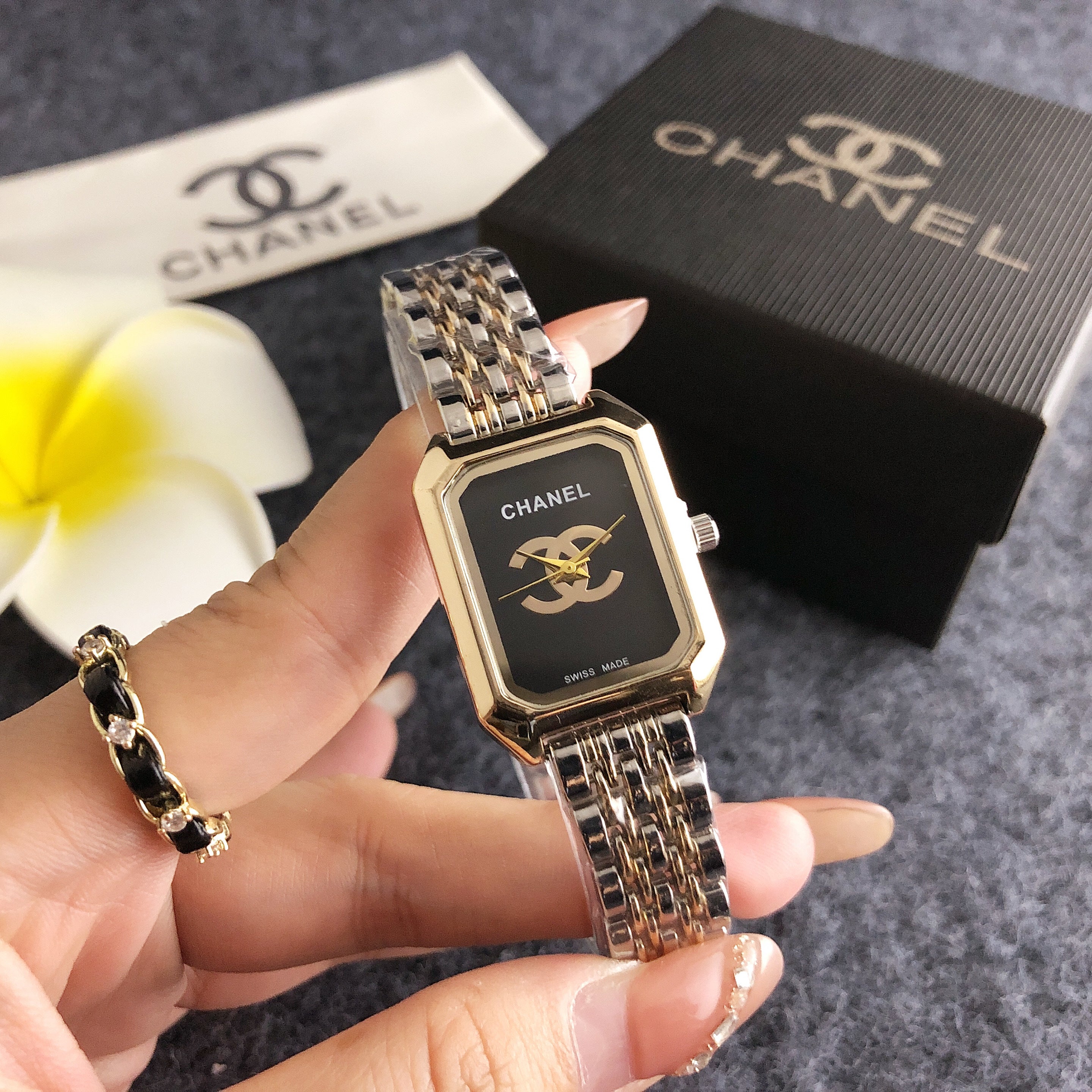 Aurelia Noir Watch