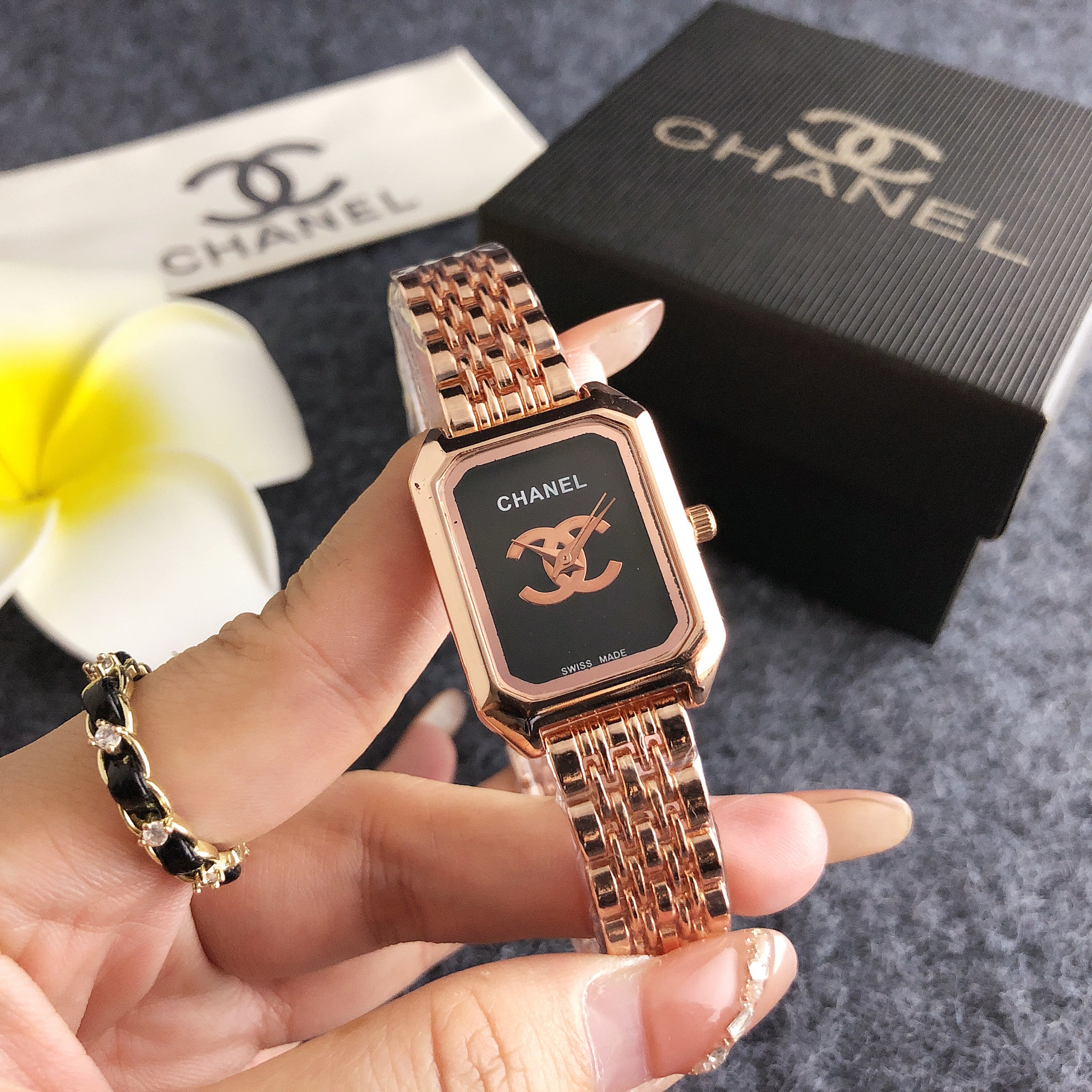 Noir Élance Watch Plus