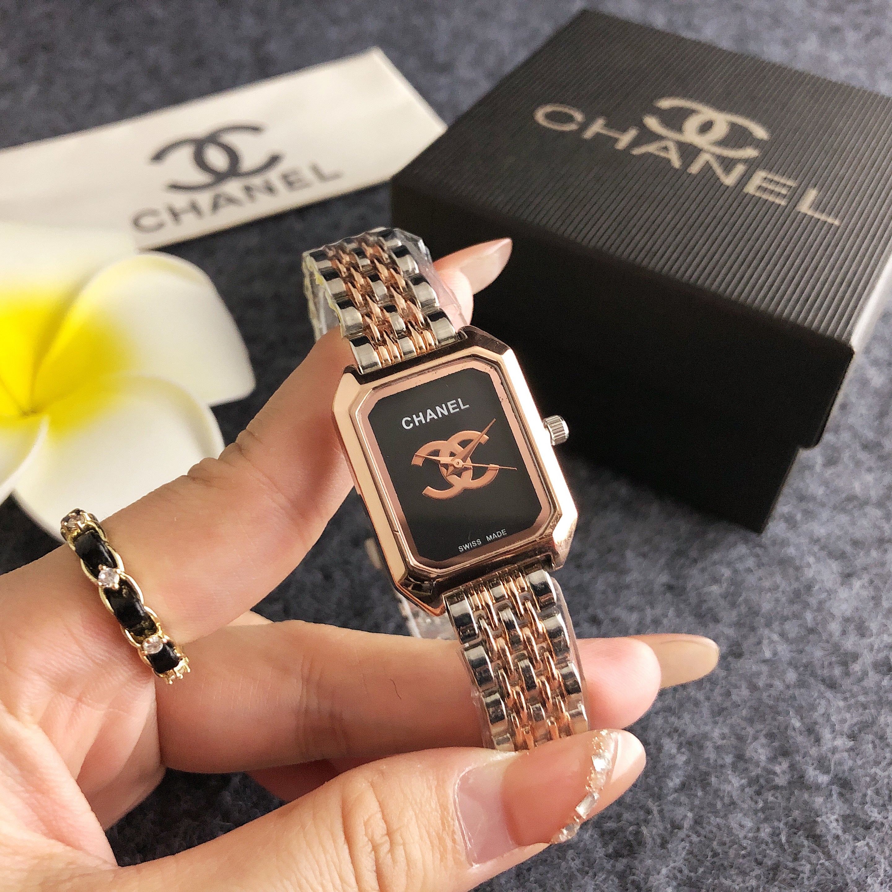 Aurelia Noir Watch