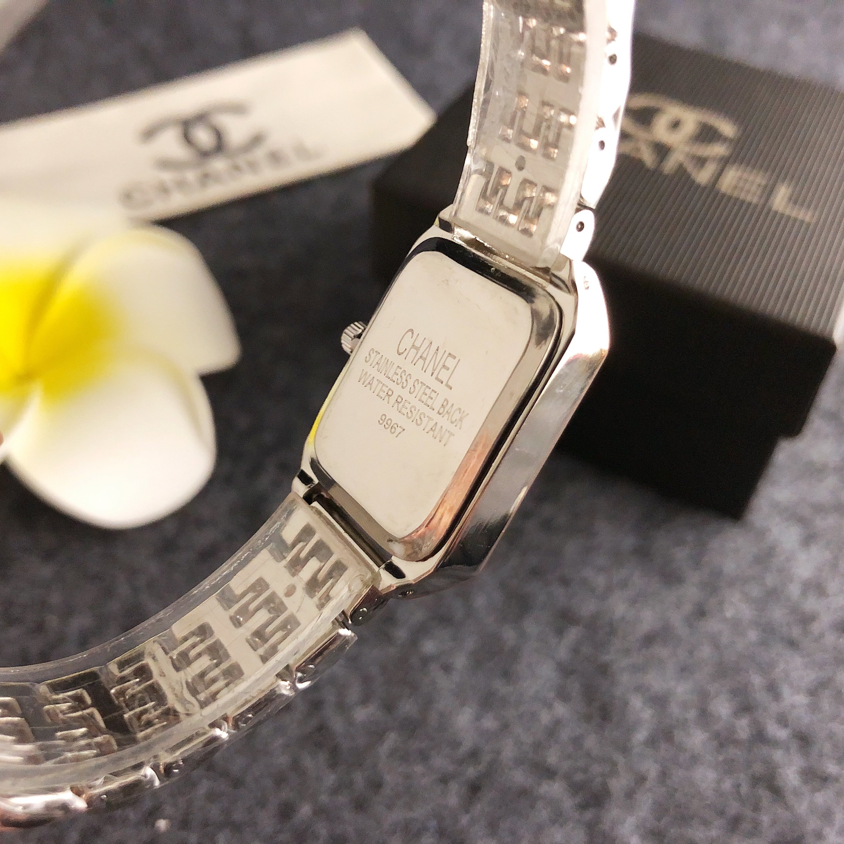 Noir Élance Watch Plus