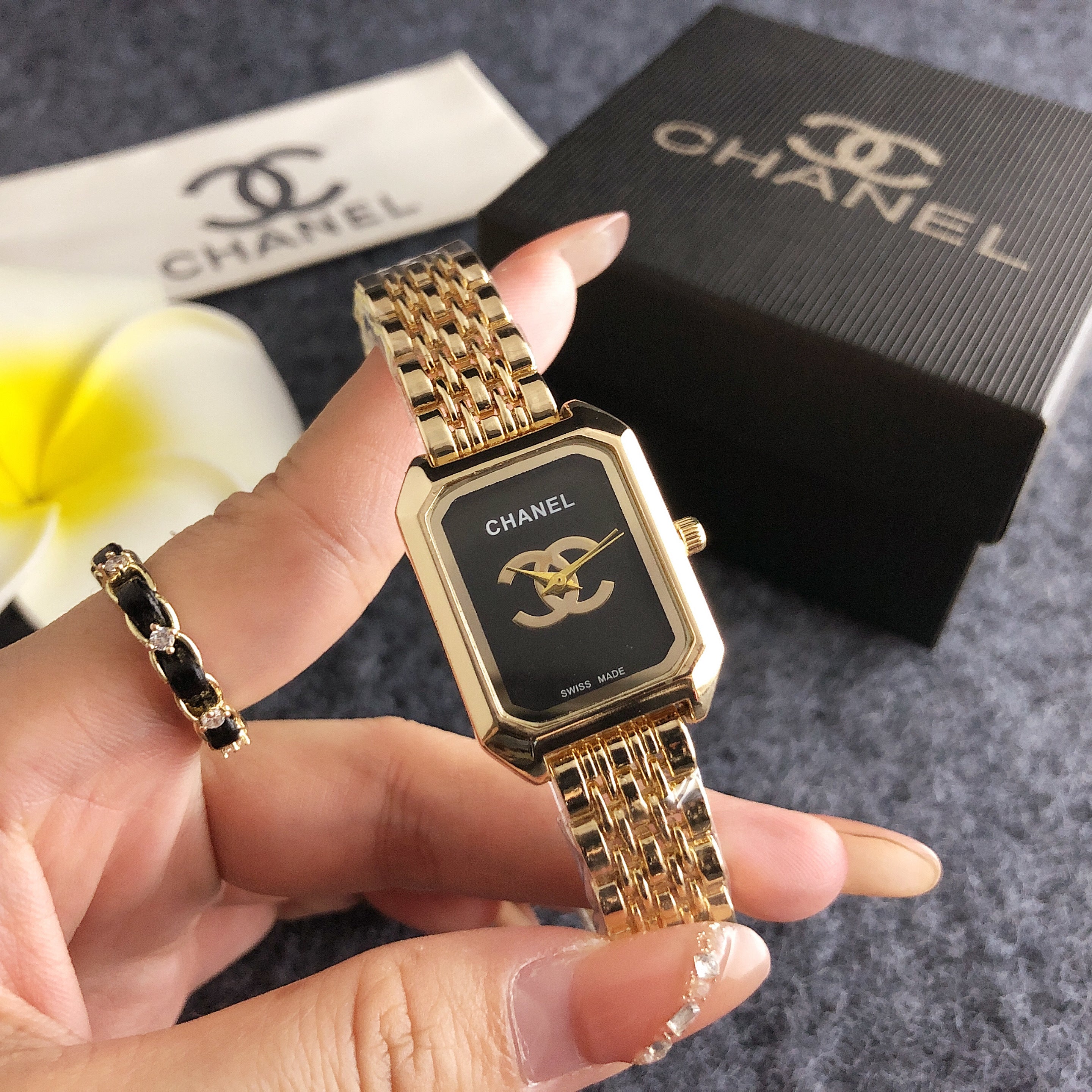 Noir Élance Watch Plus